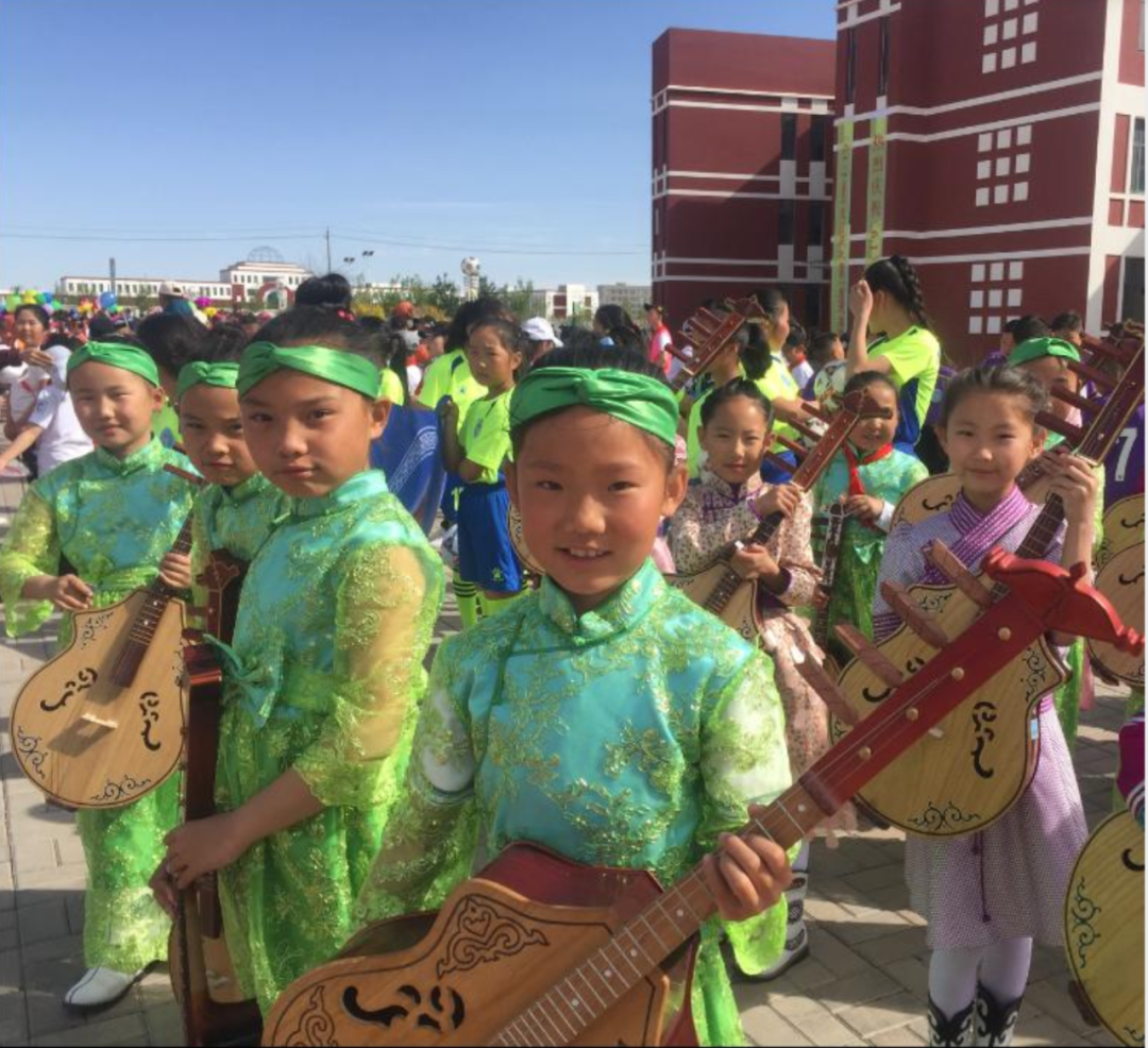火不思走进镶黄旗中小学音乐课堂-新闻中心-内蒙古新闻网